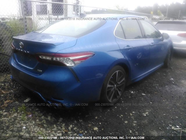 4T1BZ1HKXJU002712 - 2018 TOYOTA CAMRY XSE/XLE Mavi foto 4