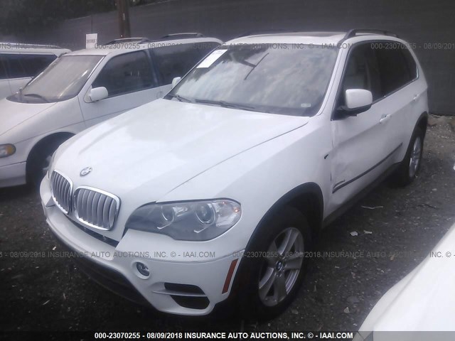 5UXZW0C55D0B95789 - 2013 BMW X5 XDRIVE35D WHITE photo 2