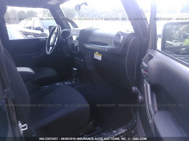 1C4GJWAG2JL921677 - 2018 JEEP WRANGLER SPORT 黑色 照片 5