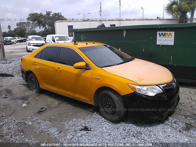 4T1BD1FKXDU074984 - 2013 TOYOTA CAMRY HYBRID/LE/XLE ყვითელი ფოტო 1