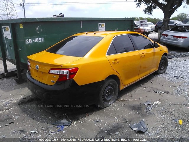 4T1BD1FKXDU074984 - 2013 TOYOTA CAMRY HYBRID/LE/XLE YELLOW photo 4