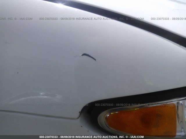 1G2WK52J12F146614 - 2002 PONTIAC GRAND PRIX 白色 照片 6