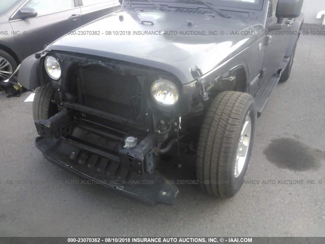 1C4BJWDG0HL537025 - 2017 JEEP WRANGLER UNLIMITE SPORT GRAY photo 6