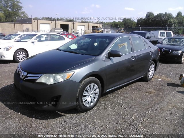 4T1BF1FKXCU134965 - 2012 TOYOTA CAMRY SE/LE/XLE 灰色 照片 2