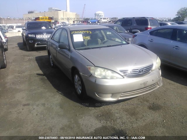 4T1BE32KX5U592836 - 2005 TOYOTA CAMRY LE/XLE/SE 金色 照片 1