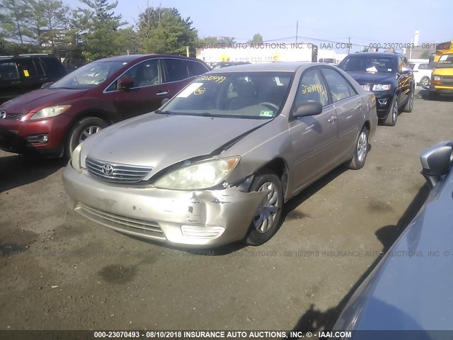 4T1BE32KX5U592836 - 2005 TOYOTA CAMRY LE/XLE/SE 金色 照片 2