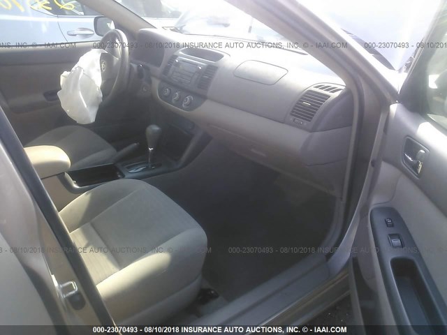 4T1BE32KX5U592836 - 2005 TOYOTA CAMRY LE/XLE/SE 金色 照片 5