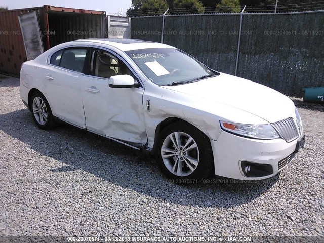 1LNHL9DR9BG600822 - 2011 LINCOLN MKS WHITE photo 1