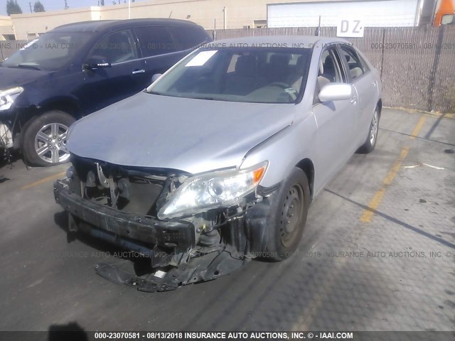 4T4BF3EK7BR093244 - 2011 TOYOTA CAMRY SE/LE/XLE ვერცხლისფერი ფოტო 2