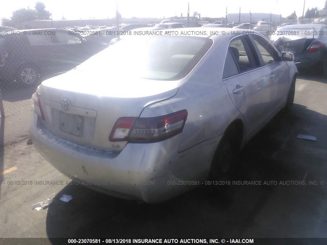 4T4BF3EK7BR093244 - 2011 TOYOTA CAMRY SE/LE/XLE ვერცხლისფერი ფოტო 4