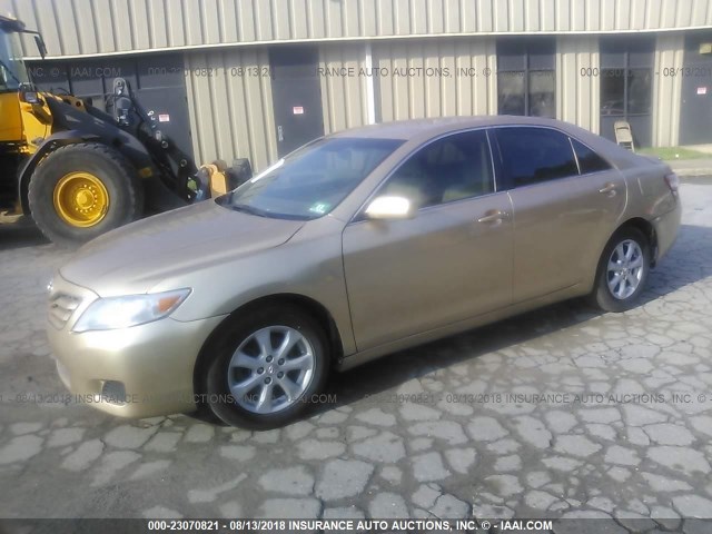 4T4BF3EK9BR155730 - 2011 TOYOTA CAMRY SE/LE/XLE ოქროსფერი ფოტო 2