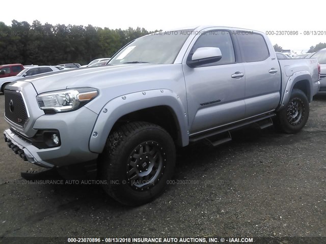 5TFCZ5AN2HX117379 - 2017 TOYOTA TACOMA DBL CAB/SR/TRDSPT/OR/PRO ვერცხლისფერი ფოტო 2