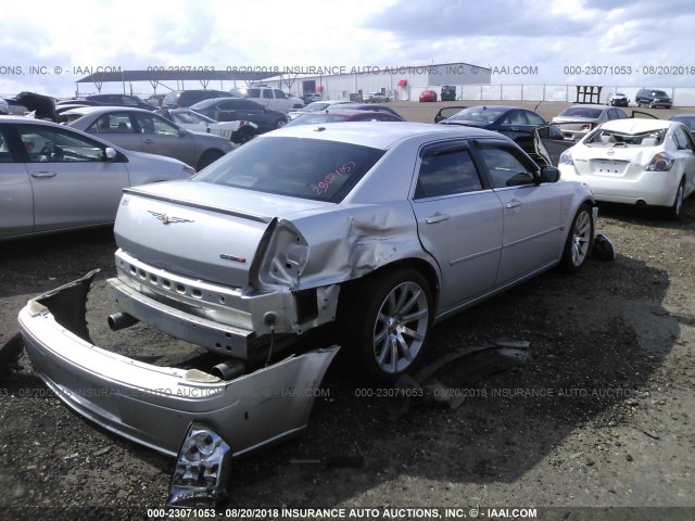 2C3LA73W47H608987 - 2007 CHRYSLER 300C SRT-8 SILVER photo 4