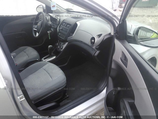 1G1JA5SH1G4115977 - 2016 CHEVROLET SONIC LS SILVER photo 5