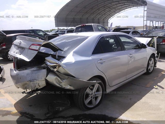 4T1BF1FKXDU705579 - 2013 TOYOTA CAMRY L/SE/LE/XLE Gümüş foto 4