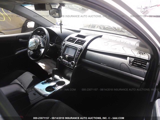 4T1BF1FKXDU705579 - 2013 TOYOTA CAMRY L/SE/LE/XLE Gümüş foto 5