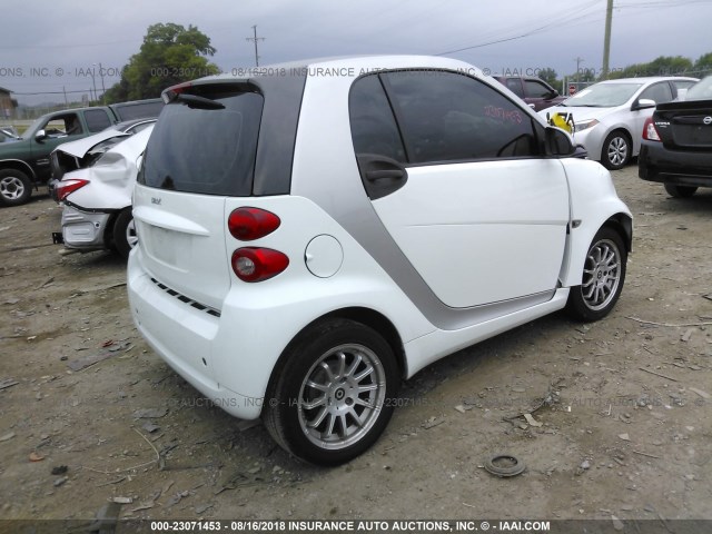 WMEEJ3BA8CK558084 - 2012 SMART FORTWO PURE/PASSION WHITE photo 4