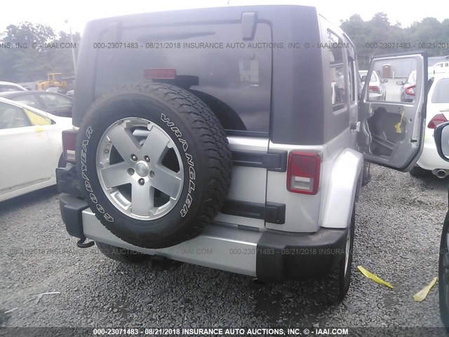 1J8GA59109L764018 - 2009 JEEP WRANGLER UNLIMITE SAHARA SILVER photo 4