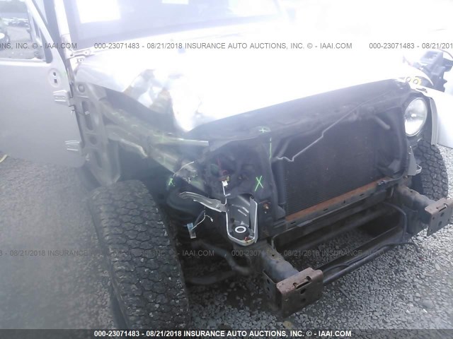 1J8GA59109L764018 - 2009 JEEP WRANGLER UNLIMITE SAHARA SILVER photo 6