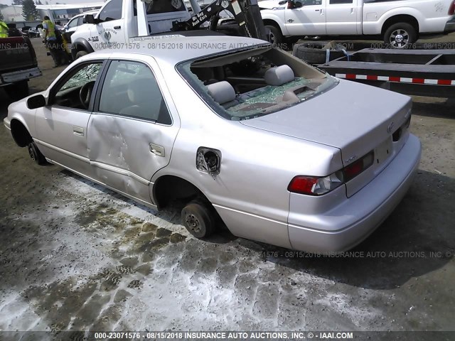 4T1BG22K1VU792637 - 1997 TOYOTA CAMRY CE/LE/XLE 银色 照片 3