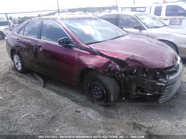 4T1BF1FK4HU763726 - 2017 TOYOTA CAMRY LE/XLE/SE/XSE 红色 照片 6