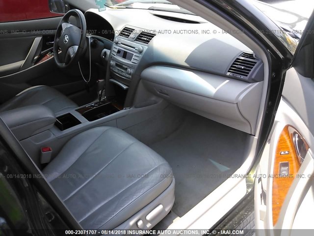 4T1BK3EK5BU617724 - 2011 TOYOTA CAMRY SE/LE/XLE GREEN photo 5