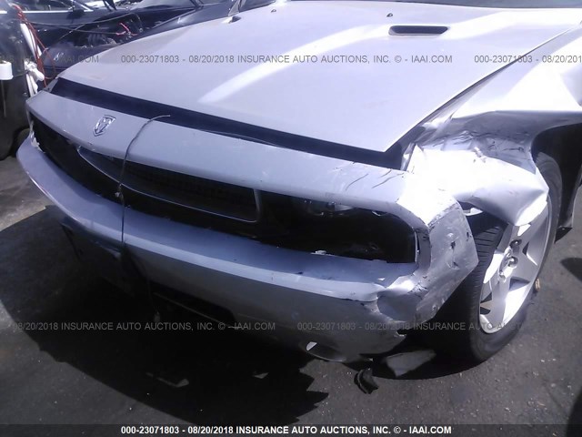 2B3CJ4DV2AH319437 - 2010 DODGE CHALLENGER SE SILVER photo 6