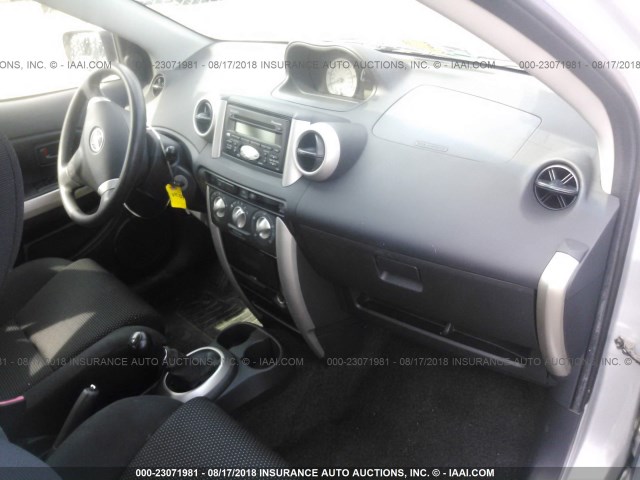 JTKKT624X50107897 - 2005 TOYOTA SCION XA SILVER photo 5