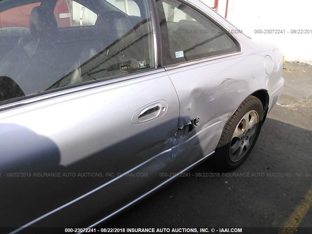 19UYA42572A004741 - 2002 ACURA 3.2CL SILVER photo 6