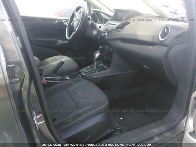 3FADP4BJ1GM199664 - 2016 FORD FIESTA SE GRAY photo 5