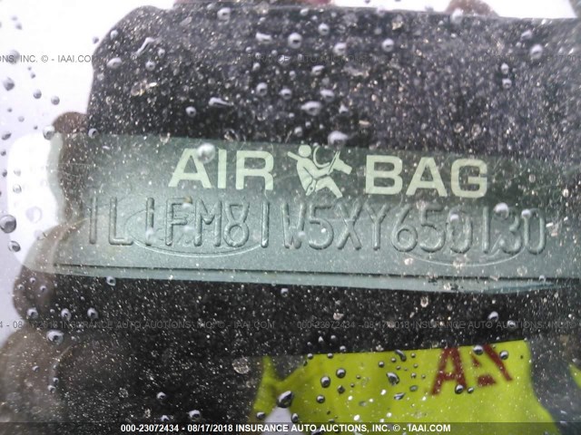 1L1FM81W5XY650130 - 1999 LINCOLN TOWN CAR EXECUTIVE BLACK photo 9