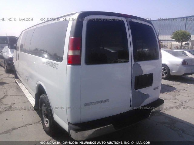 1GJHG39U131186208 - 2003 GMC SAVANA G3500 WHITE photo 3