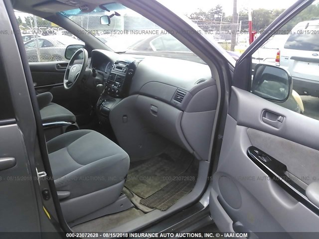 5TDZA23C65S241068 - 2005 TOYOTA SIENNA CE/LE GRAY photo 5