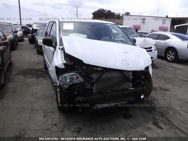 2C4RDGBG4GR383861 - 2016 DODGE GRAND CARAVAN SE WHITE photo 6