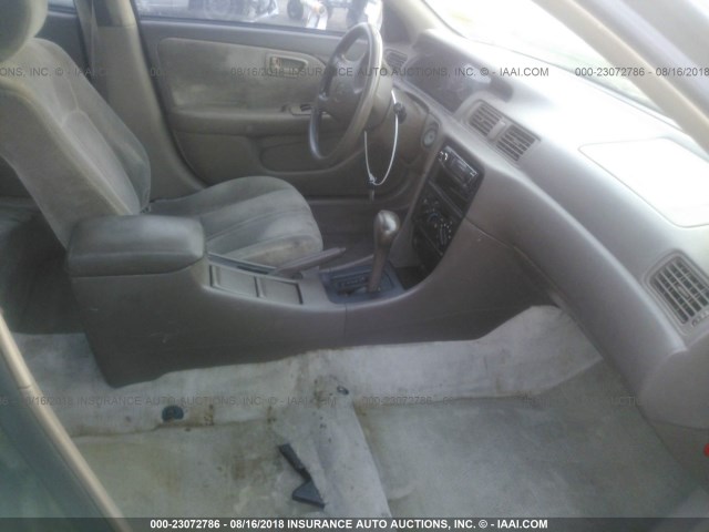 4T1BG22K2VU761736 - 1997 TOYOTA CAMRY CE/LE/XLE 黑色 照片 5