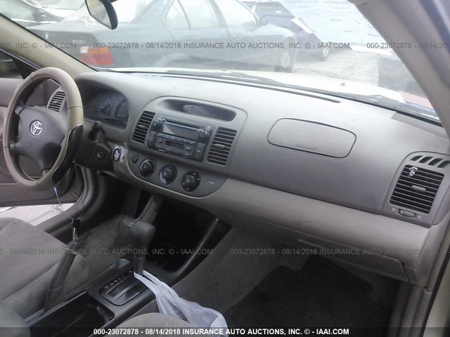 4T1BF30K62U029195 - 2002 TOYOTA CAMRY LE/XLE/SE Ոսկեգույն լուսանկար 5