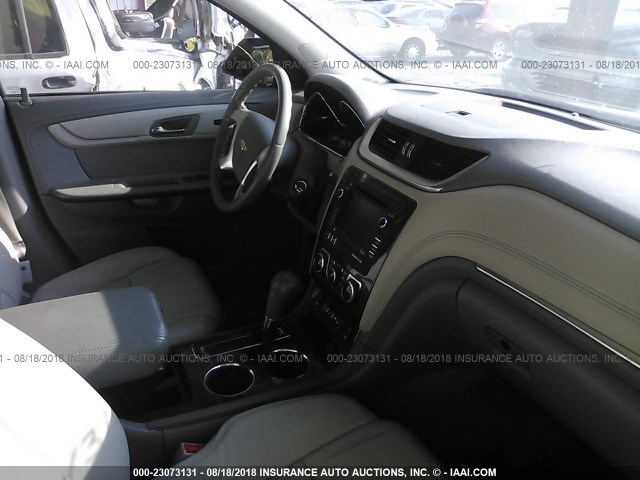 1GNKVLKD4DJ102257 - 2013 CHEVROLET TRAVERSE LTZ GRAY photo 5