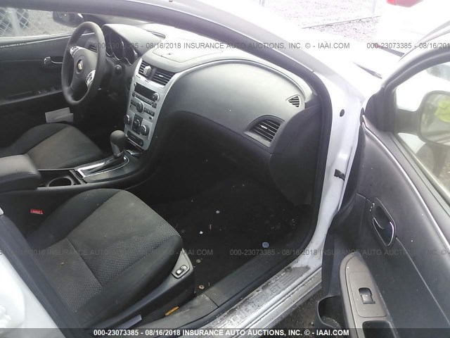 1G1ZC5E12BF188252 - 2011 CHEVROLET MALIBU 1LT WHITE photo 5