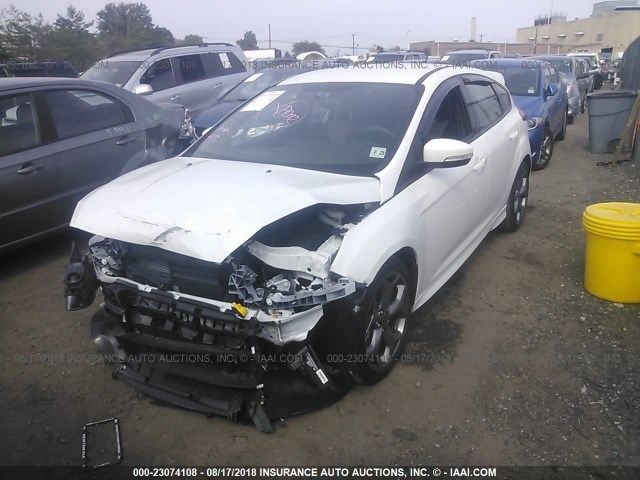 1FADP3L93JL242490 - 2018 FORD FOCUS ST WHITE photo 2