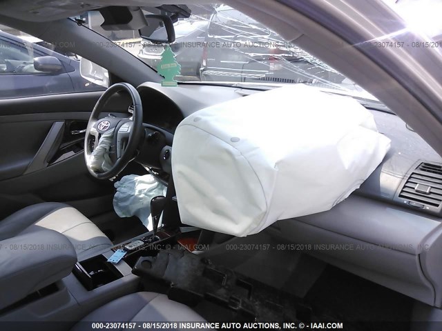 4T1BK46K68U056348 - 2008 TOYOTA CAMRY LE/XLE/SE Күміс фото 5