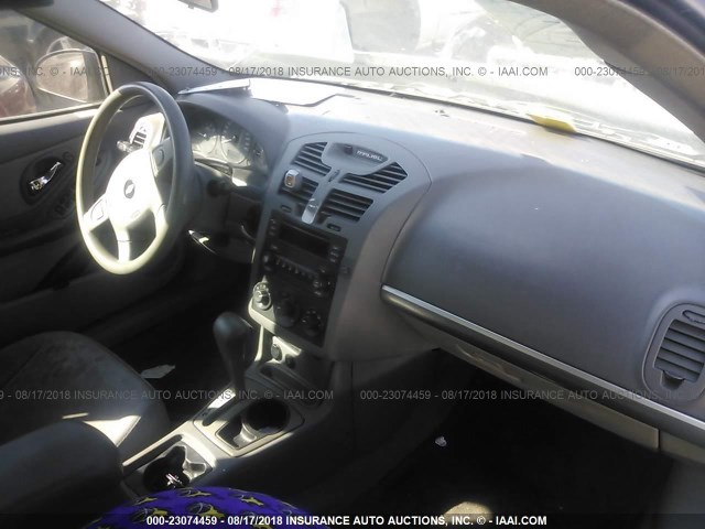 1G1ZS54804F129270 - 2004 CHEVROLET MALIBU GRAY photo 5