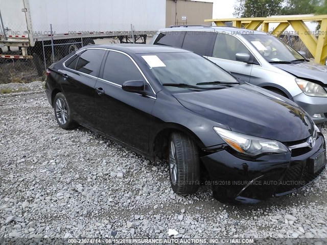 4T1BF1FK4FU005513 - 2015 TOYOTA CAMRY LE/XLE/SE/XSE 黑色 照片 1