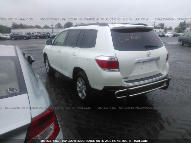 5TDBK3EH0CS118795 - 2012 TOYOTA HIGHLANDER SE WHITE photo 3