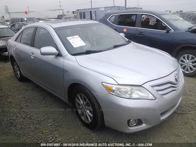 4T4BF3EK1BR155527 - 2011 TOYOTA CAMRY SE/LE/XLE 银色 照片 1