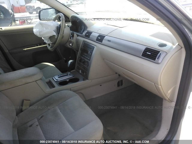 1FAHP23195G156489 - 2005 FORD FIVE HUNDRED SE GRAY photo 5