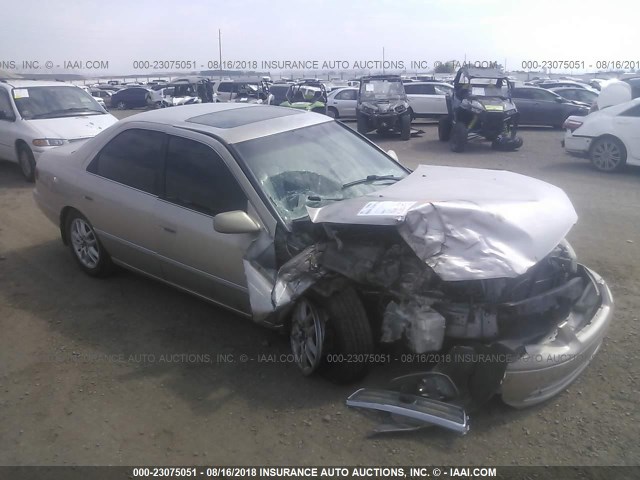 4T1BF28K1YU937190 - 2000 TOYOTA CAMRY LE/XLE Ոսկեգույն լուսանկար 1