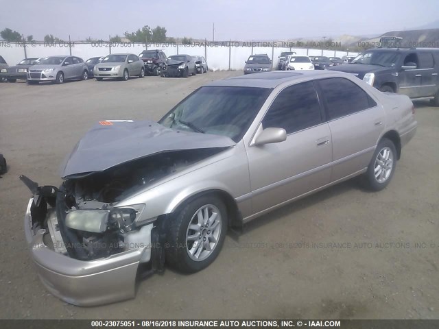 4T1BF28K1YU937190 - 2000 TOYOTA CAMRY LE/XLE Ոսկեգույն լուսանկար 2