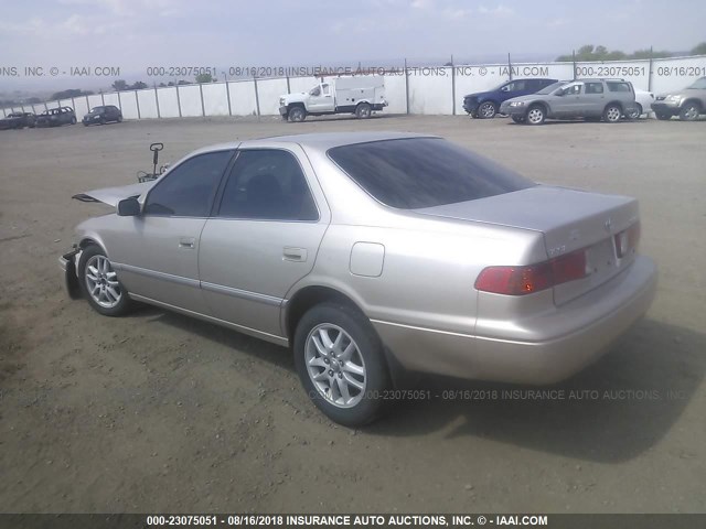4T1BF28K1YU937190 - 2000 TOYOTA CAMRY LE/XLE Ոսկեգույն լուսանկար 3