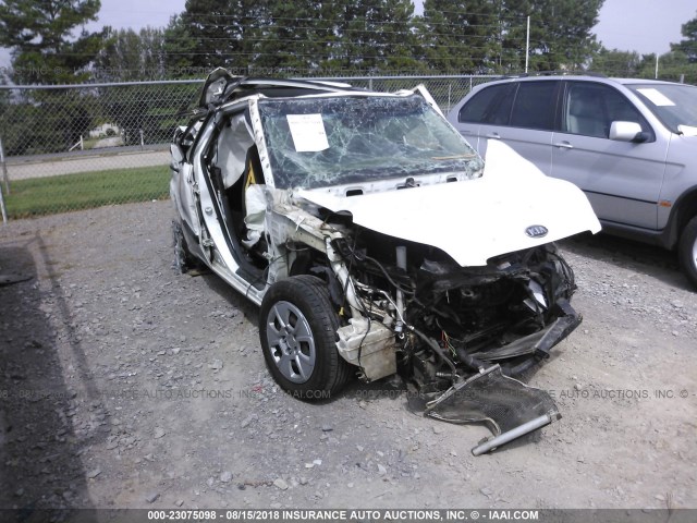 KNDJT2A12B7347600 - 2011 KIA SOUL WHITE photo 1