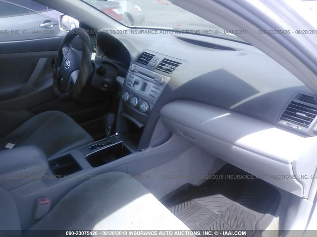 4T1BE46K78U257120 - 2008 TOYOTA CAMRY CE/LE/XLE/SE SILVER photo 5